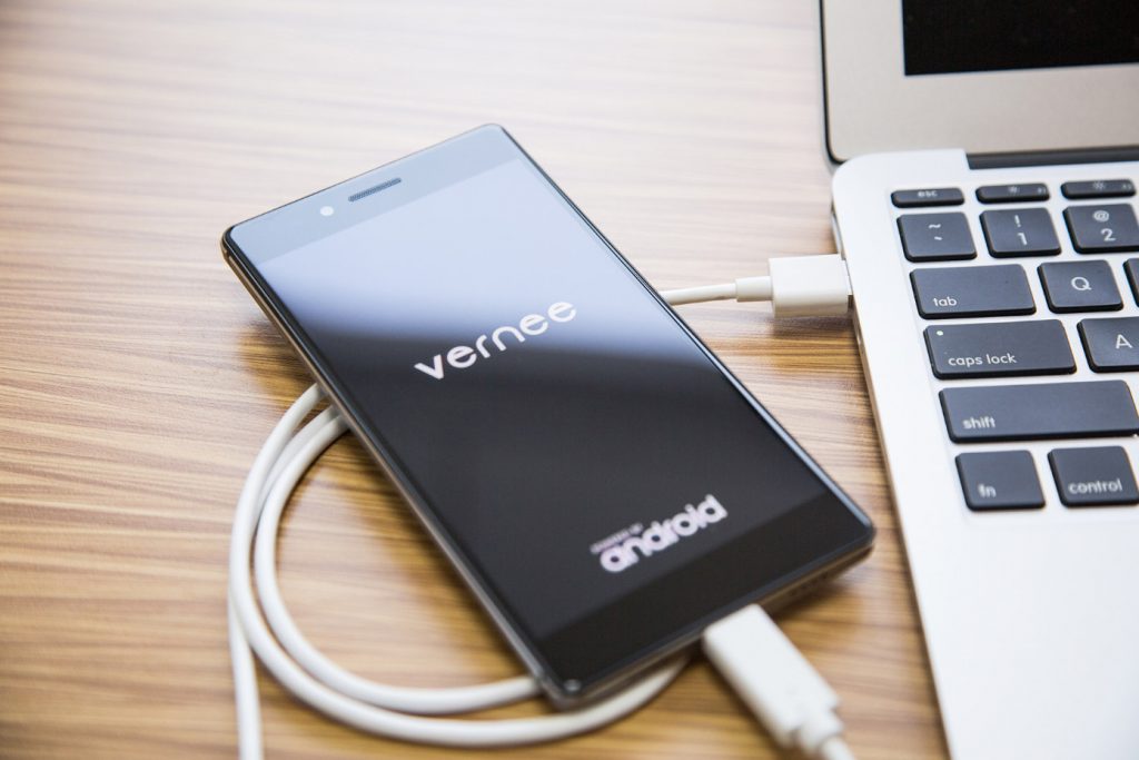 La batería del Vernee Apollo incorpora la carga rápida con tecnología Pump Express 3.0. 