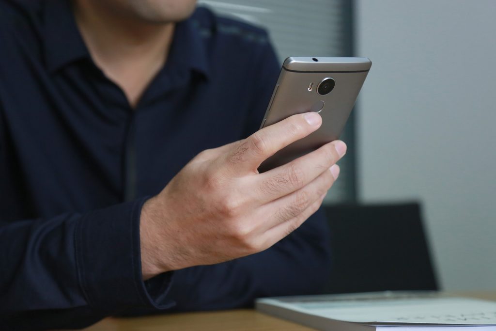 Eficiente sensor de huellas dactilares que desbloquea el Vernee Apollo bastante rápido