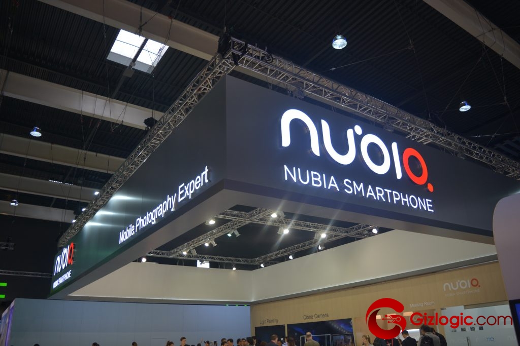 Nubia stand