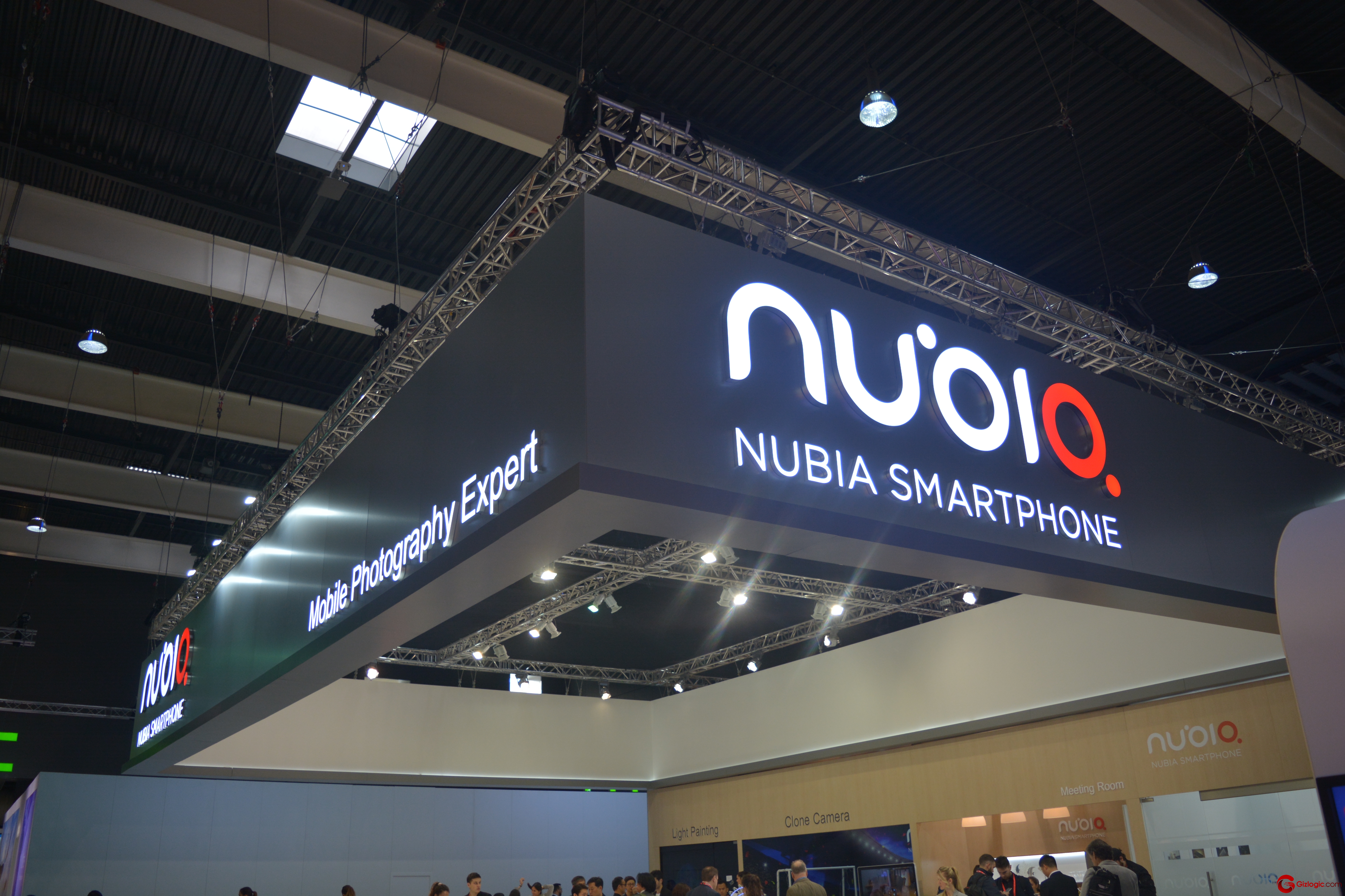 Nubia stand