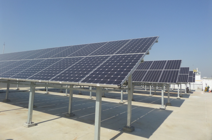 Paneles solares en la azotea del Instituto Avanzado de Tecnología de Samsung en Samsung Digital City, Suwon