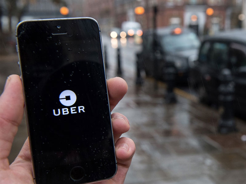 Uber y Cabify sufren una reducción de licencias del 60% en Barcelona