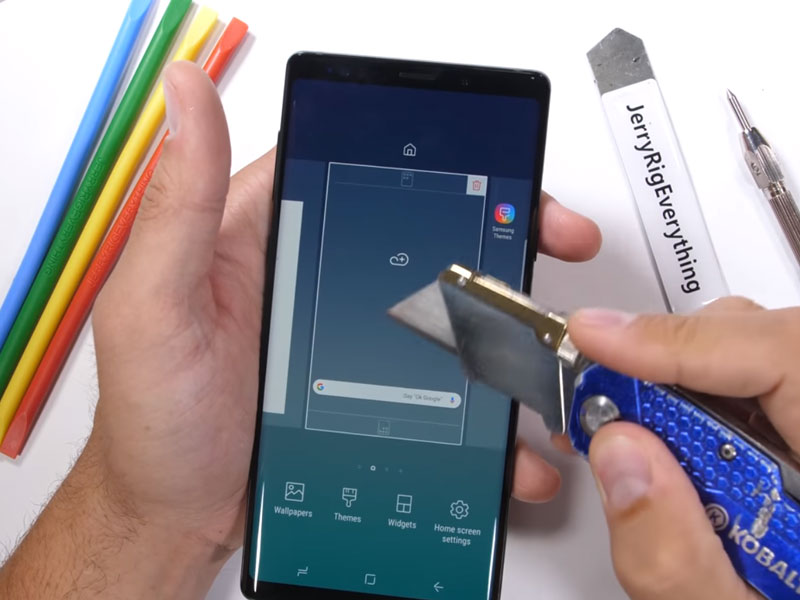 JerryRigEverything pone a prueba la durabilidad del Samsung Galaxy Note 9 en un impresionante test