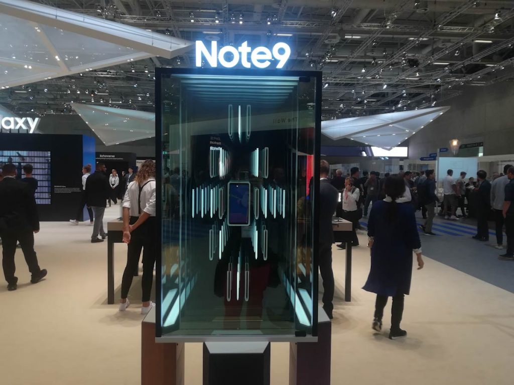 Samsung Galaxy Note 9 - Explorando el CityCube durante el stand de Samsung en el IFA 2018 