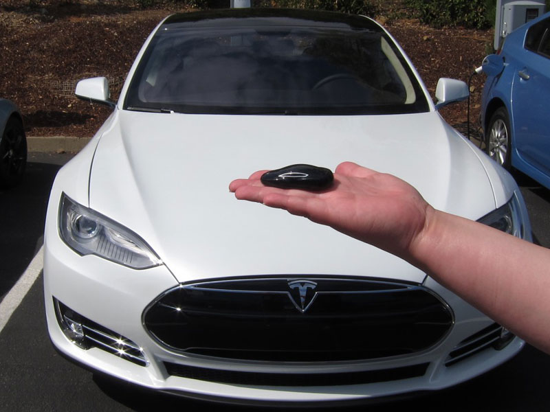 Un Tesla Model S es robado en vídeo usando el hack de la llave FOB