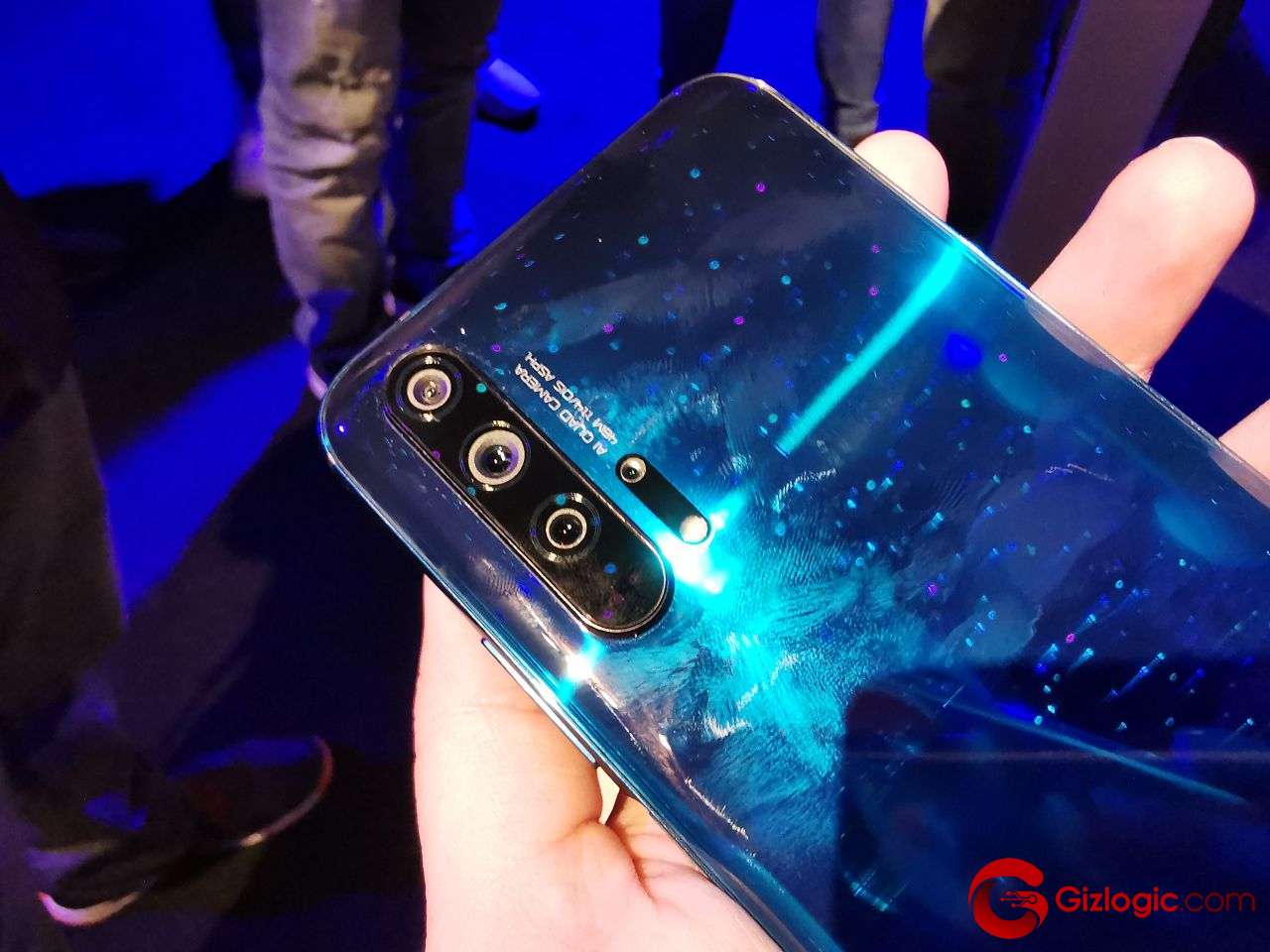 Dynamic holographic finish Honor 20