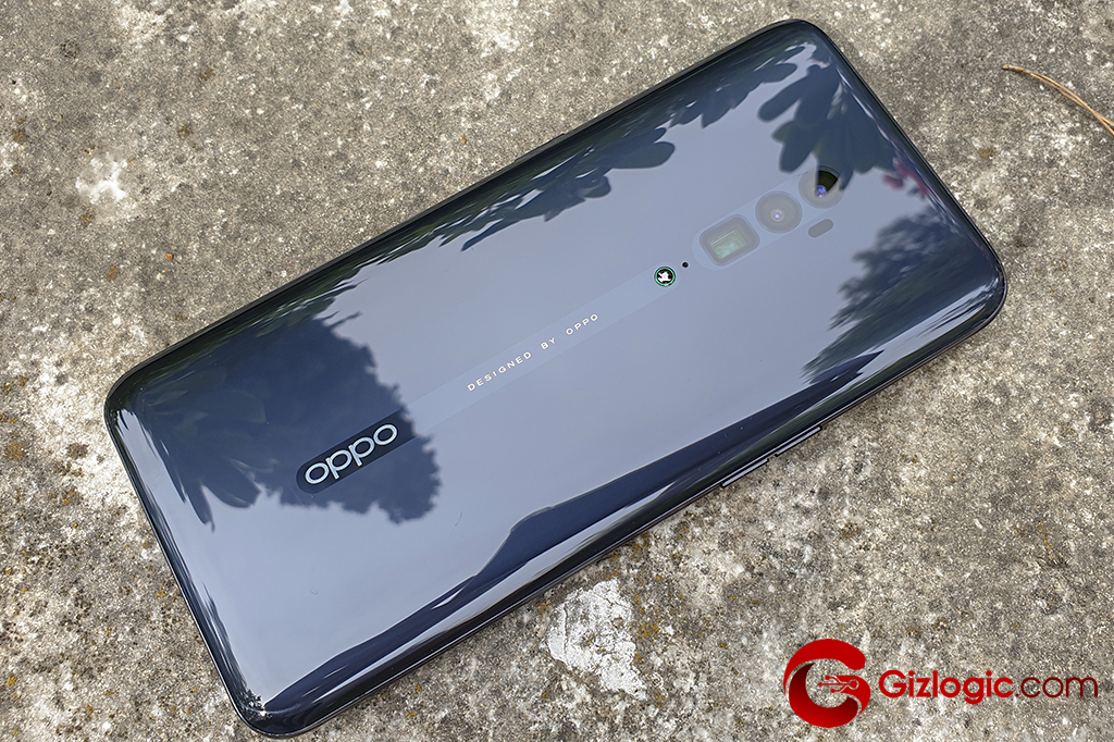 Glass back with Gorilla Glass, smooth contours and a small element to hold the smartphone up Oppo Reno 10X Zoom