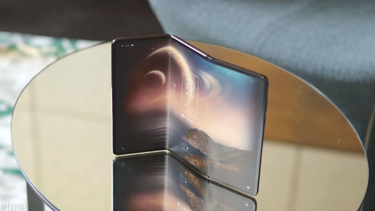 TCL presenta su prototipo de smartphone plegable con 3 bisagras
