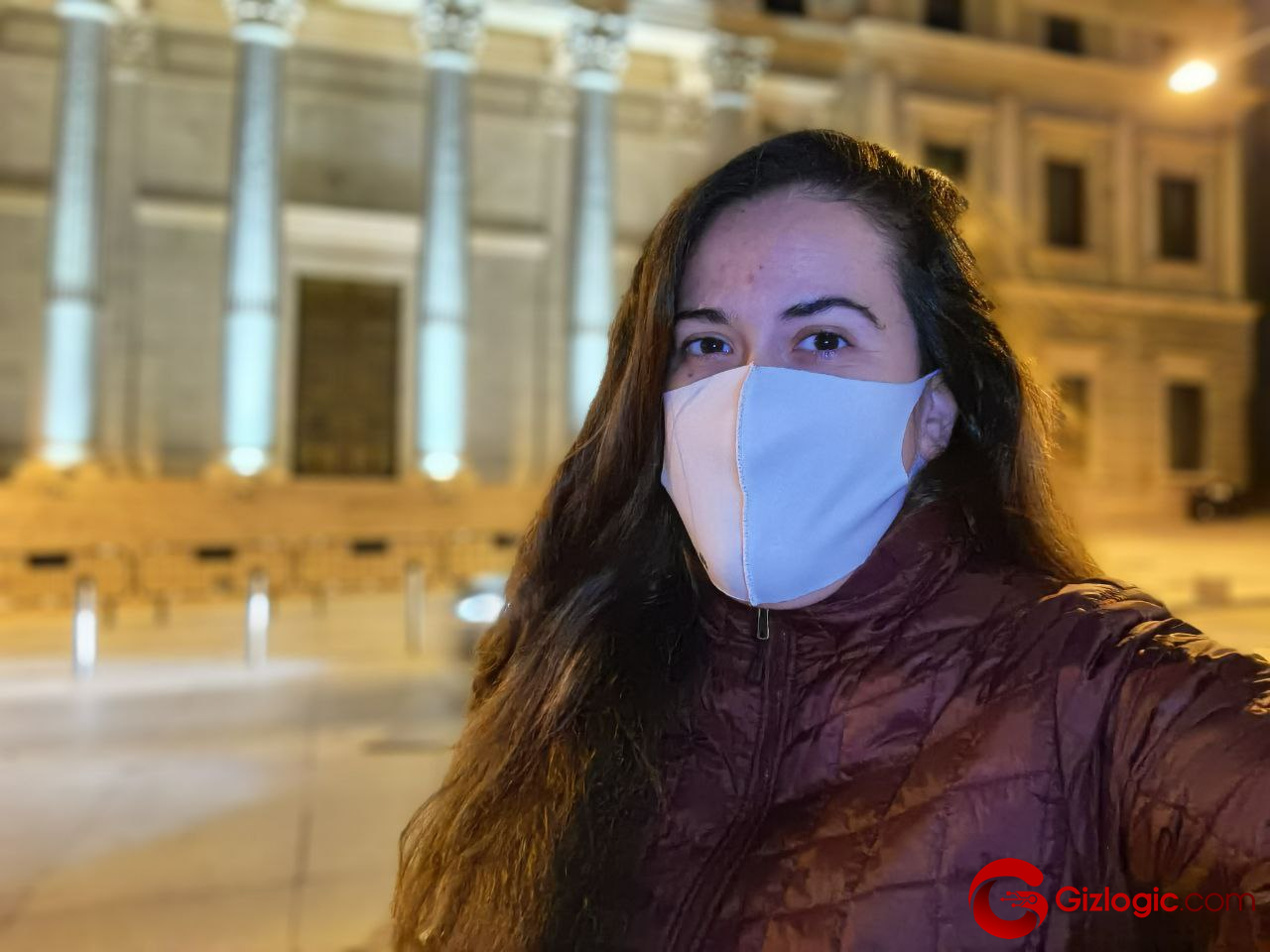 Camara frontal modo retrato escena nocturna