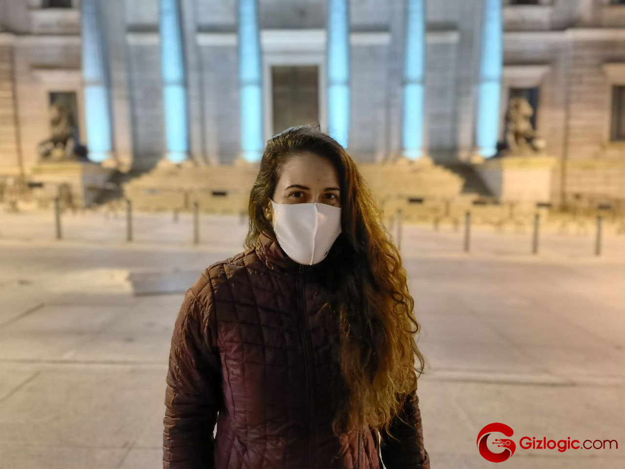 Camara trasera modo retrato escena nocturna