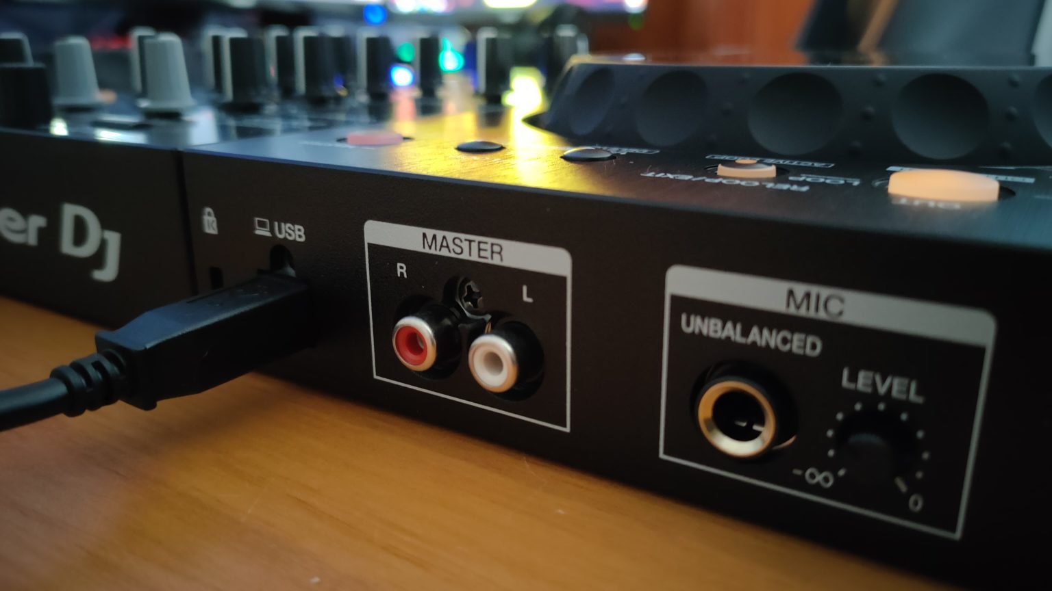 Pioneer DJ DDJ400, la mejor mesa de mezclas para principiantes