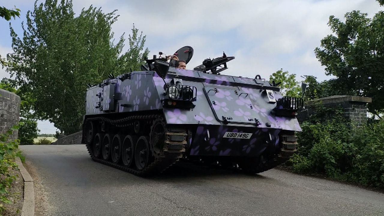 El Tank Taxi, un servicio de Uber agresivamente creativo
