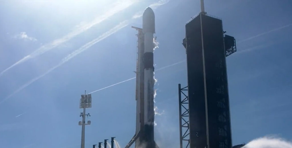 SpaceX pone en órbita 49 satélites más