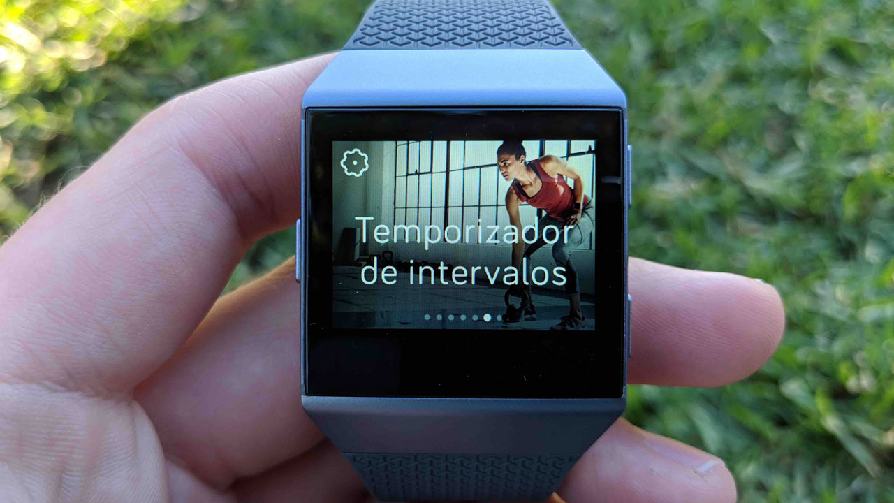 Cuidado con el Fitbit Ionic, la marca lo retira por riesgo de quemaduras