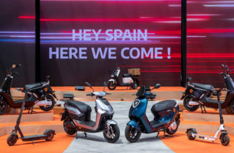 Yadea presenta sus nuevos scooters y patinetes eléctricos para España
