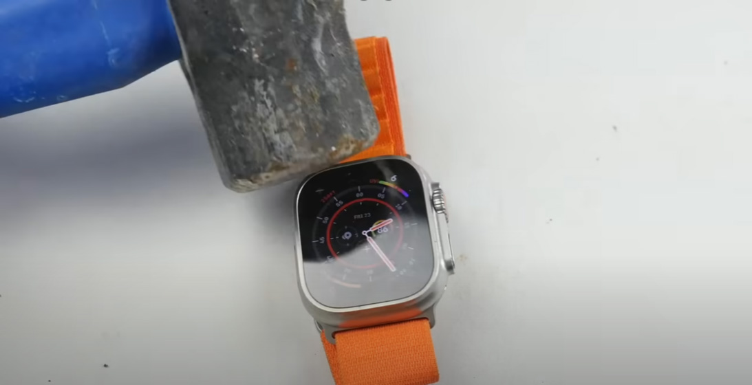 Apple Watch Ultra, se rompe la mesa antes que el propio cristal