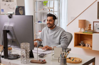 Brio 500 y auriculares Zone Vibe, lo nuevo de Logitech para el trabajo híbrido