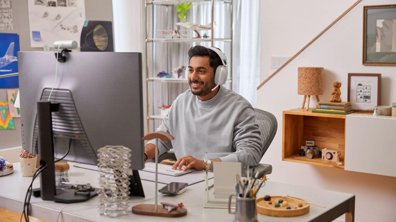 Brio 500 y auriculares Zone Vibe, lo nuevo de Logitech para el trabajo híbrido