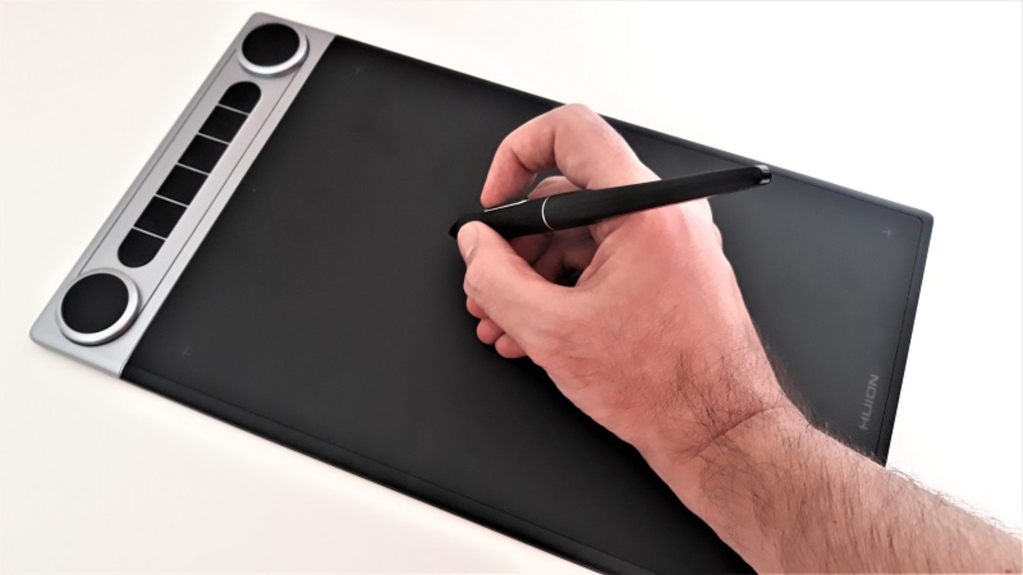 Huion Inspiroy Dial 2, probamos esta tableta gráfica inalámbrica