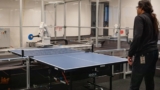 Google potencia la IA con un robot para tenis de mesa