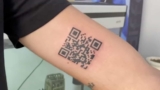 Tatuaje del QR del Certificado COVID: la última extravagancia viral